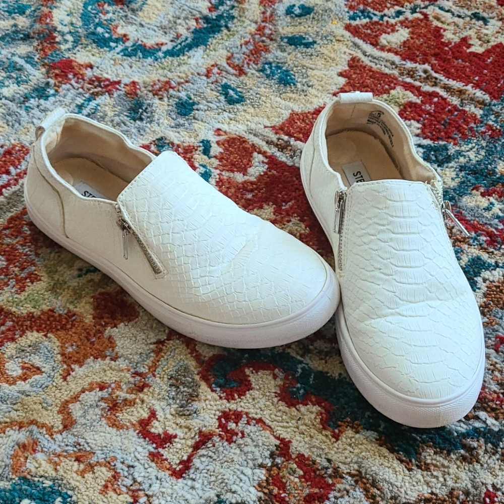 Steve Madden snake skin shoes